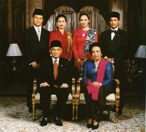 (Foto Keluarga BJ. Habibie. Foto: wikipedia.com)